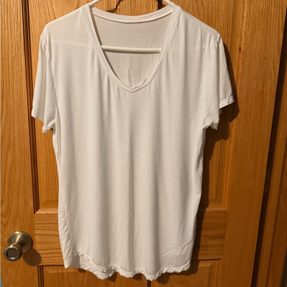 ZYIA White V-Neck Short Sleeve Tee